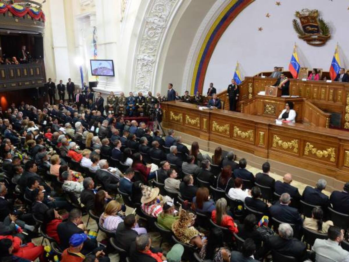 Parlamento venezolano pide aplazar comicios para diciembre