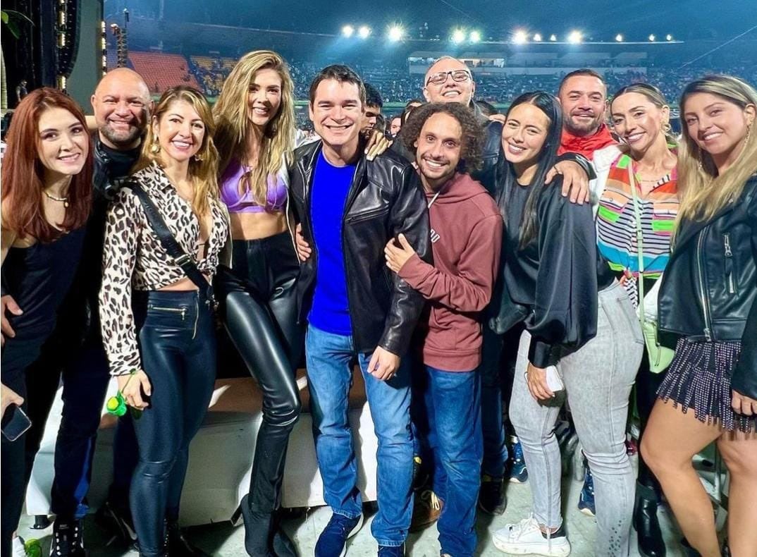 Funcionarios y políticos de la Alcaldía en el concierto de Bad Bunny en Medellín. Foto: cortesía.