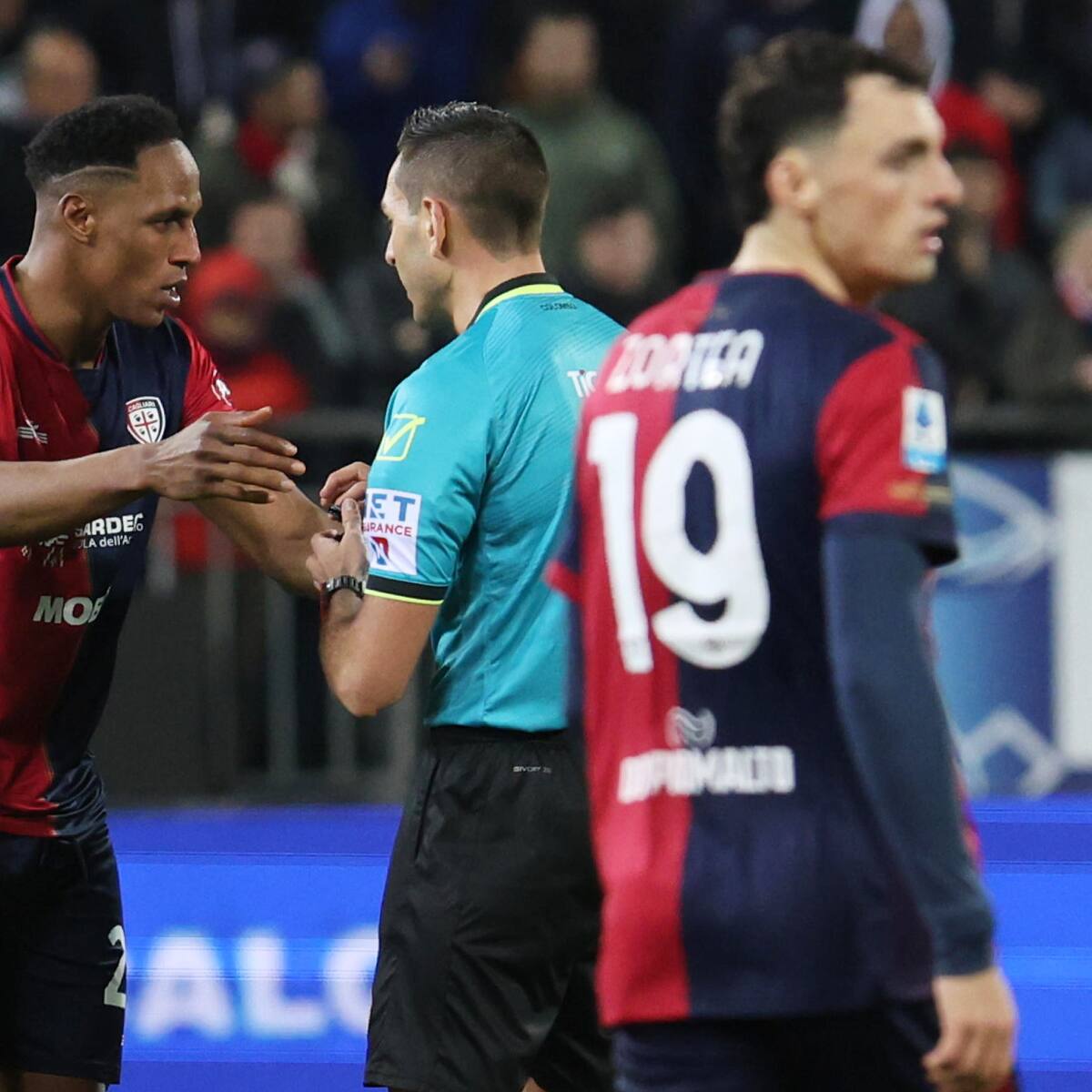 Juventus vence a Cagliari con error de Yerry Mina: así fue la jugada en Serie A