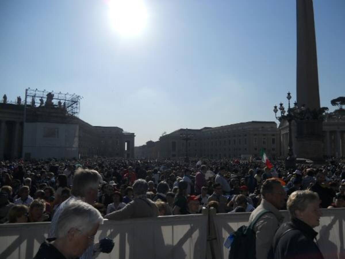 Una multitud aprecia al papa