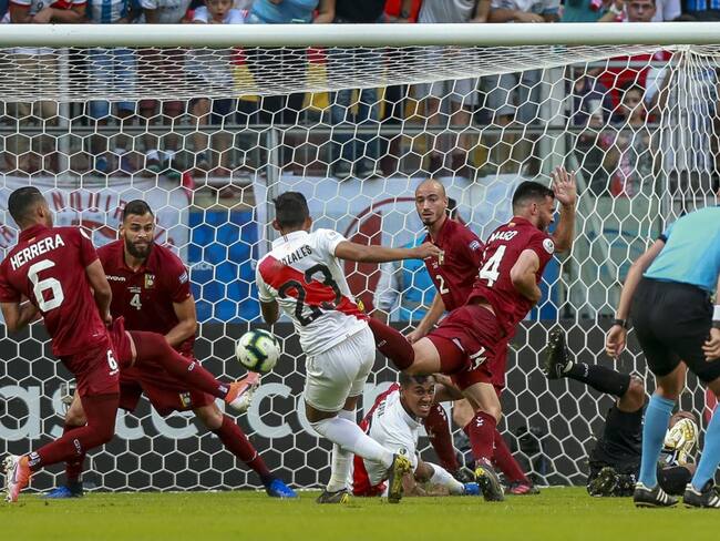Con uno menos, Venezuela sacó un empate ante Perú