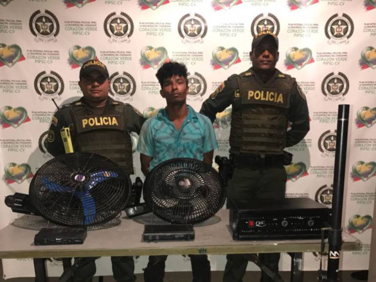 Roban al interior de una iglesia en el área metropolitana de Barranquilla