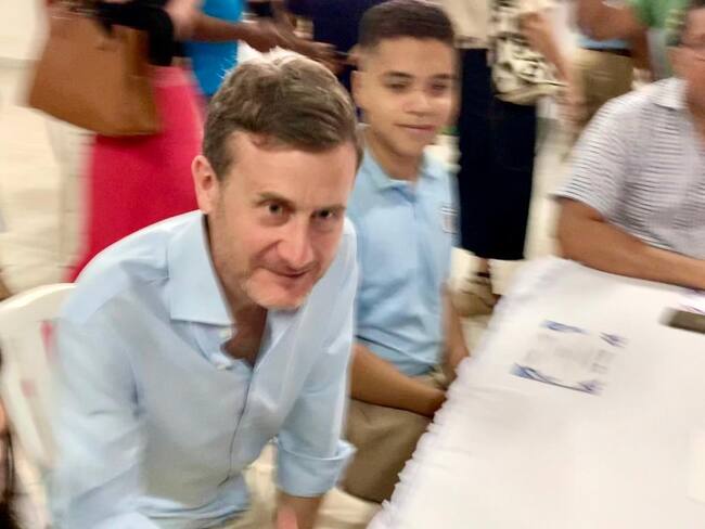Embajador del Reino Unido en Colombia, George Hodgson, durante su visita en Barranquilla./ Caracol Radio