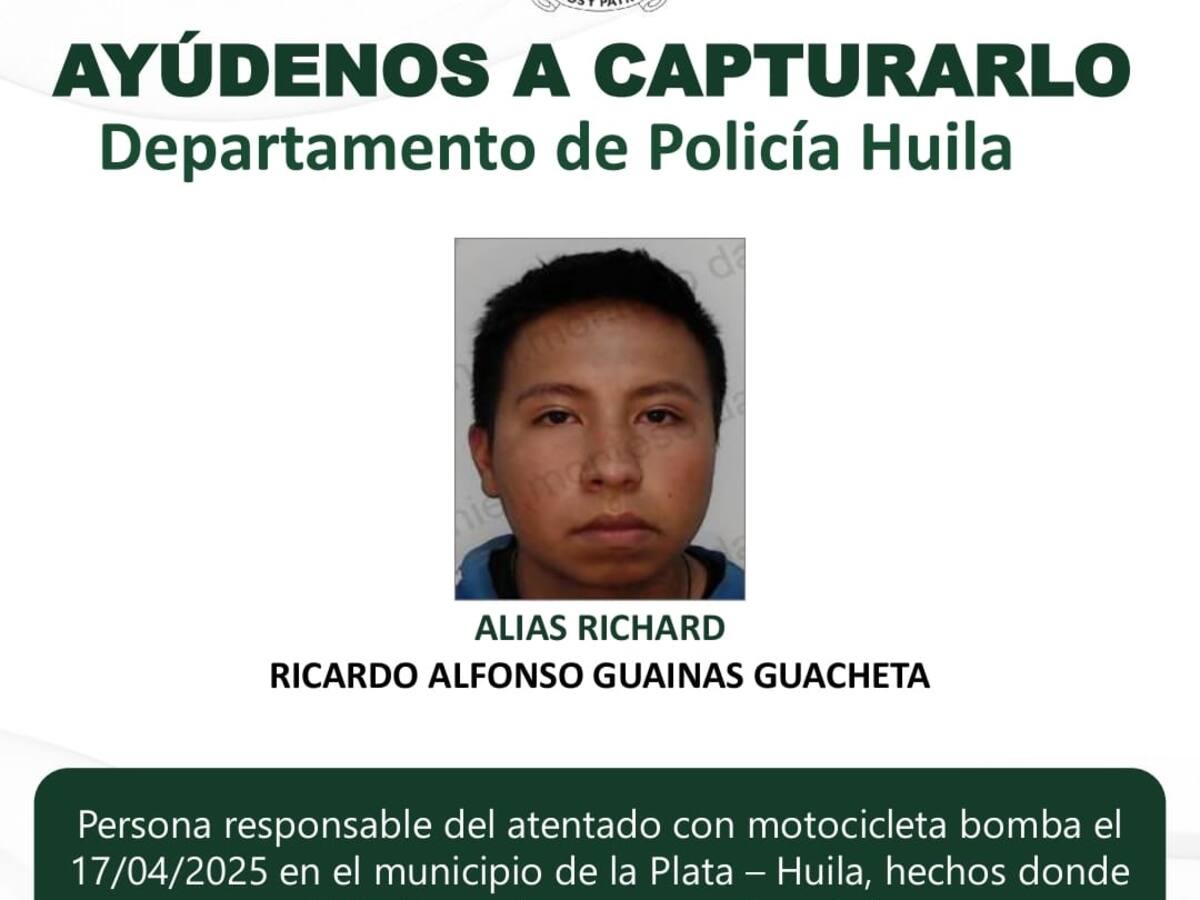 Policía presenta el cartel del presunto autor material de la motobomba en el municipio de La Plata