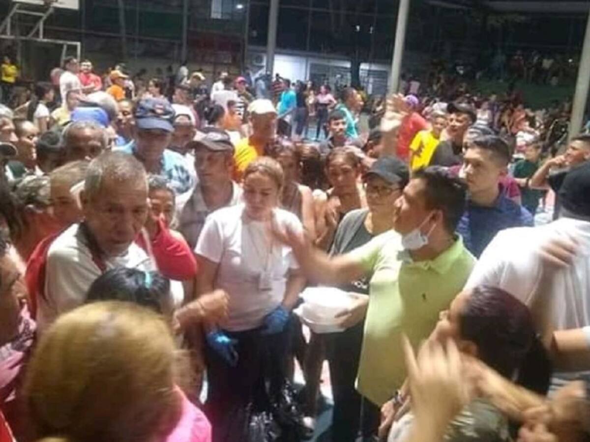 Masivo desplazamiento de familias por enfrentamientos en zona de frontera