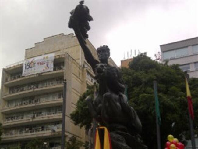 Hace 50 años llegó a Pereira el único monumento de Bolívar desnudo en el país