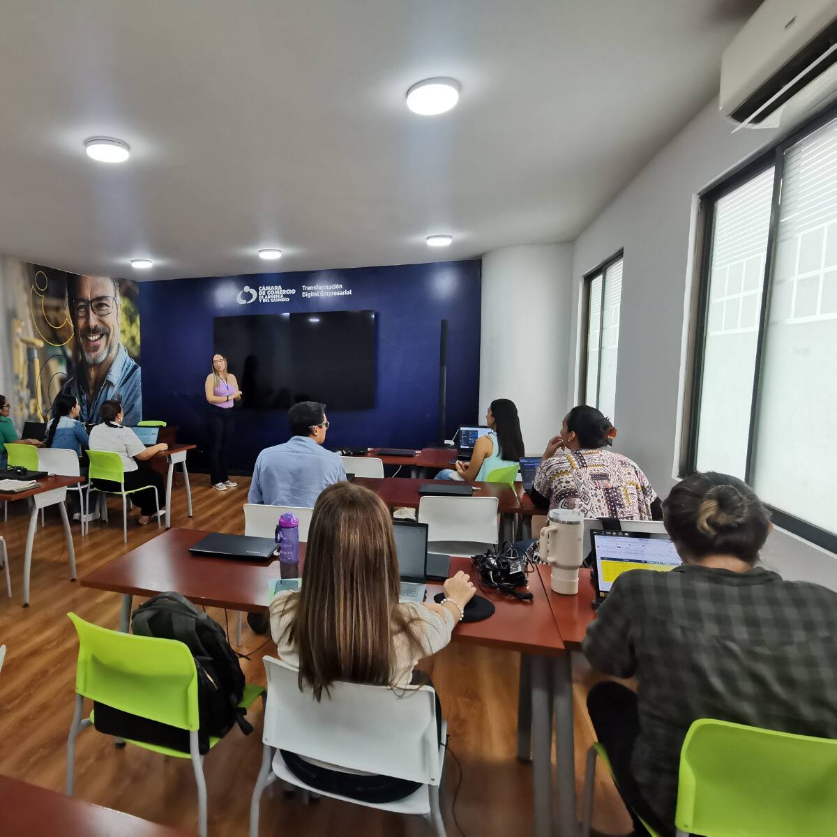 Armenia cuenta con centro tecnológico para fortalecer 500 micro empresas