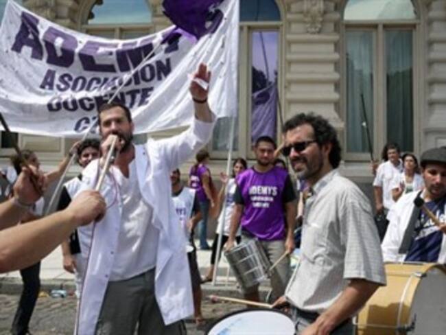 Arranca nueva huelga de profesores en Argentina por mejores salarios