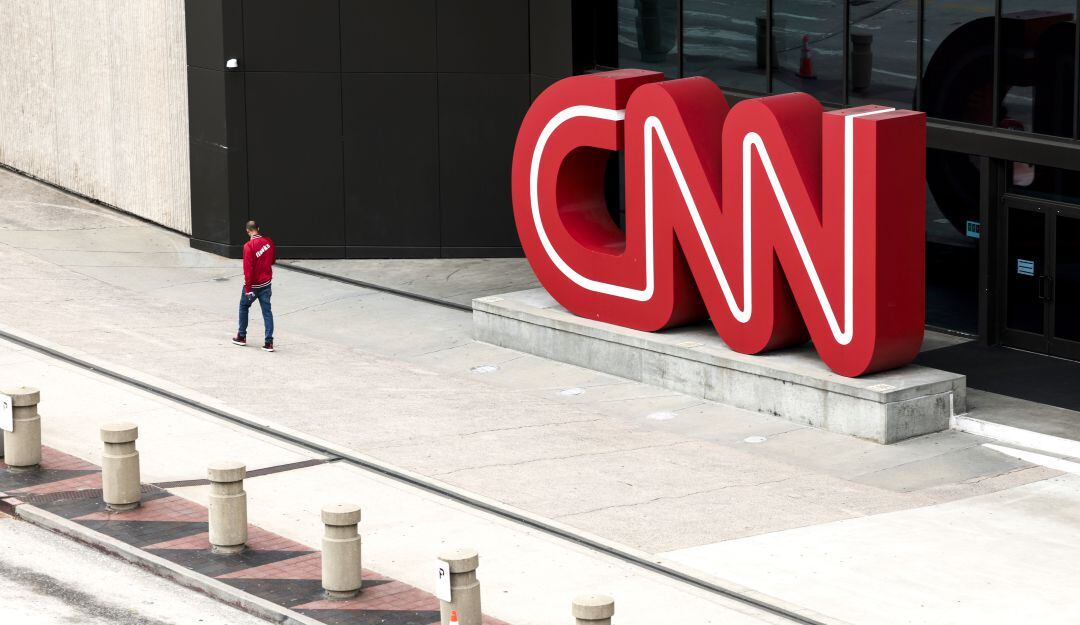 Nuevo líder de CNN deja de usar “Breaking News” porque dramatiza la noticia