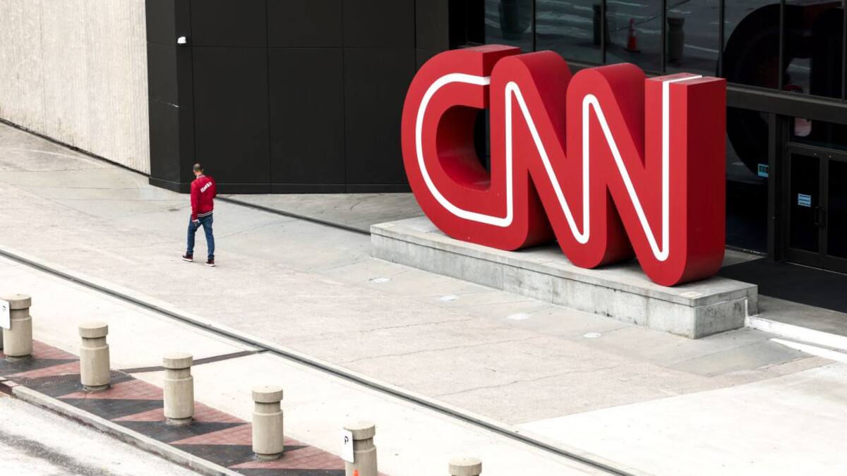 Nuevo líder de CNN deja de usar “Breaking News” porque dramatiza la noticia
