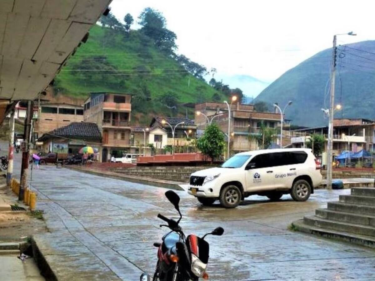 Anuncian corredor humanitario para ingresar alimentos a Argelia, Cauca
