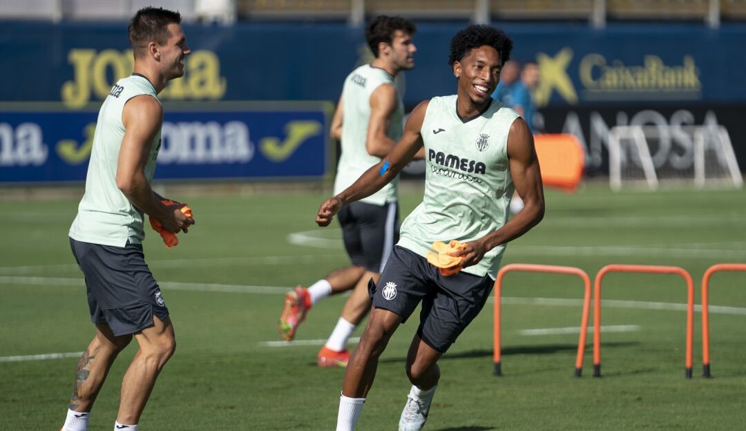 Johan Mojica realiza su primer entrenamiento con el Villarreal.