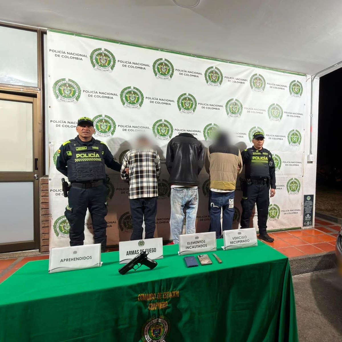 Aprehenden a tres adolescentes que pretendían escapar en un carro robado tras un atraco en Chapinero