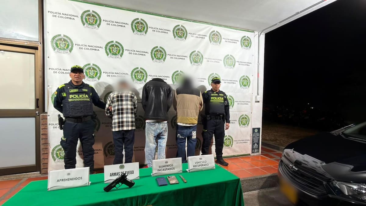 Aprehenden a tres adolescentes que pretendían escapar en un carro robado tras un atraco en Chapinero