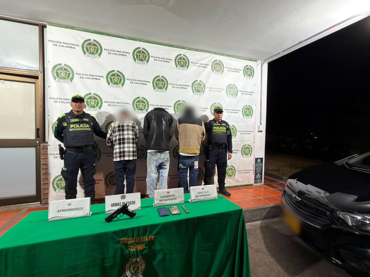 Aprehenden a tres adolescentes que pretendían escapar en un carro robado tras un atraco en Chapinero