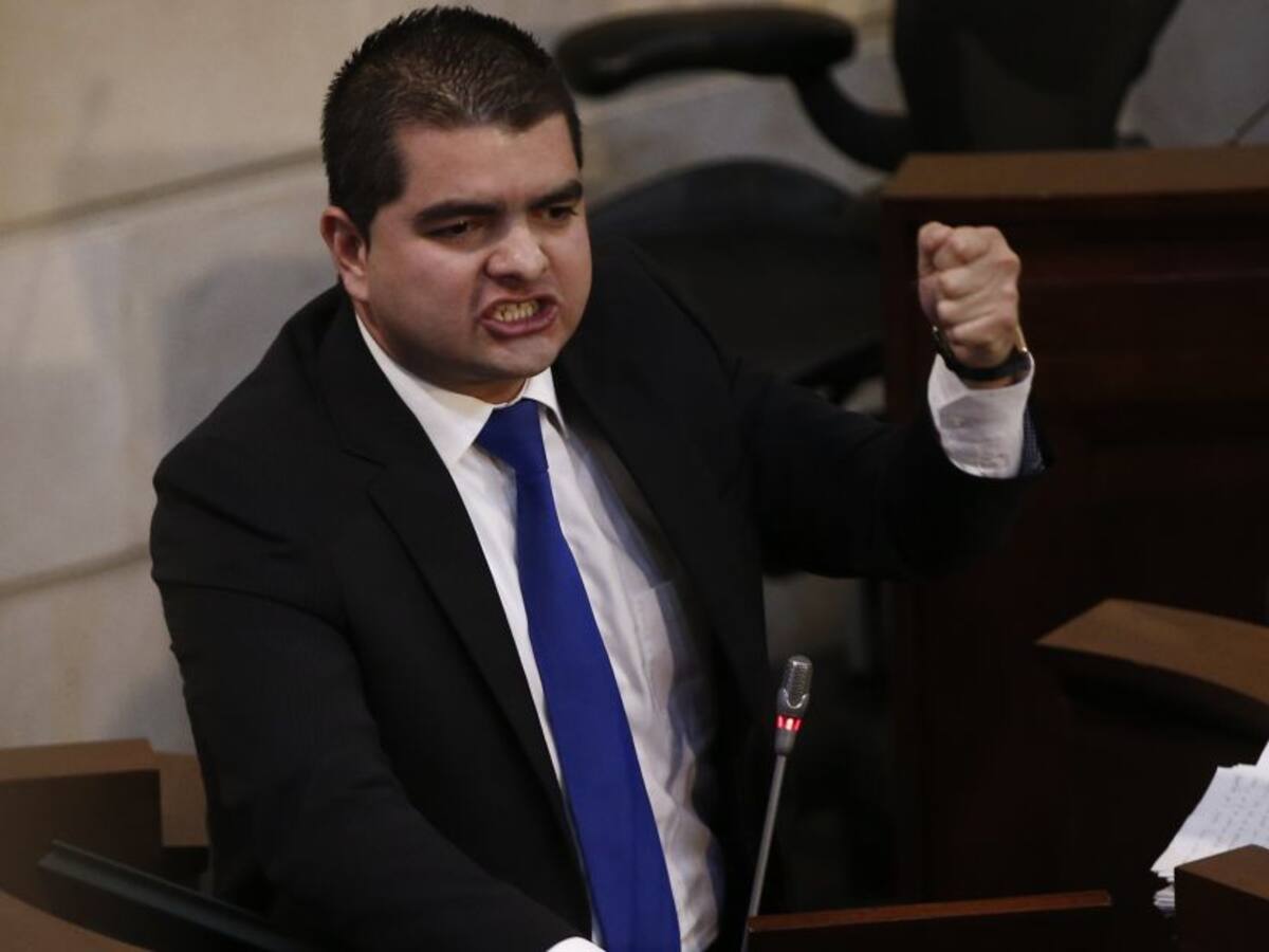 Procuraduría requirió informe sobre graduación irregular de Julián Bedoya