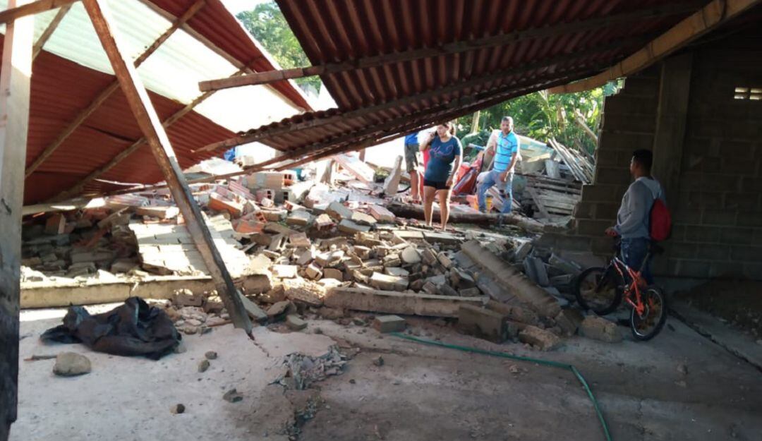 Casa afectada por deslizamiento