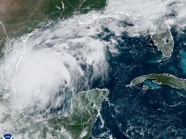 De acuerdo con el NHC, Francine se fortalece rápidamente y se convertirá en huracán. ( Foto: EFE )
