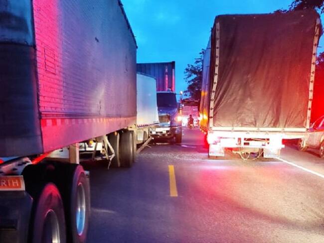Choque múltiple provoca daños en 4 camiones en vía Sincelejo-Calamar