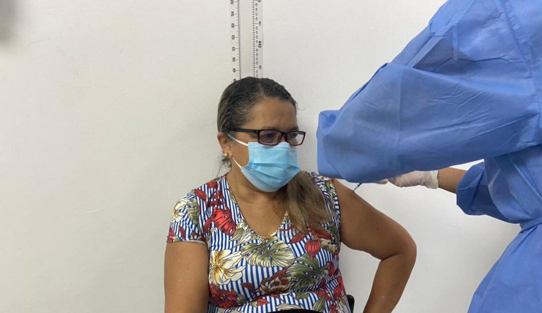 Comenzó el plan piloto de vacunación de maestros.