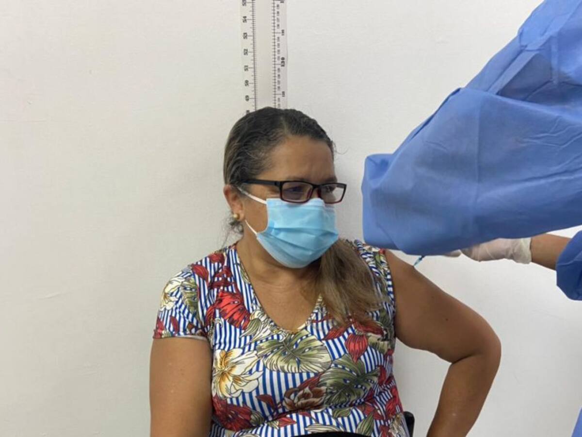 Plan piloto en Barranquilla para vacunar a docentes sin distingo de edad