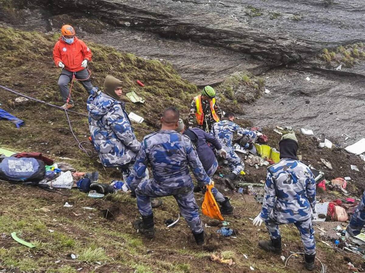 Recuperados los cuerpos de todos los ocupantes del avión en Nepal