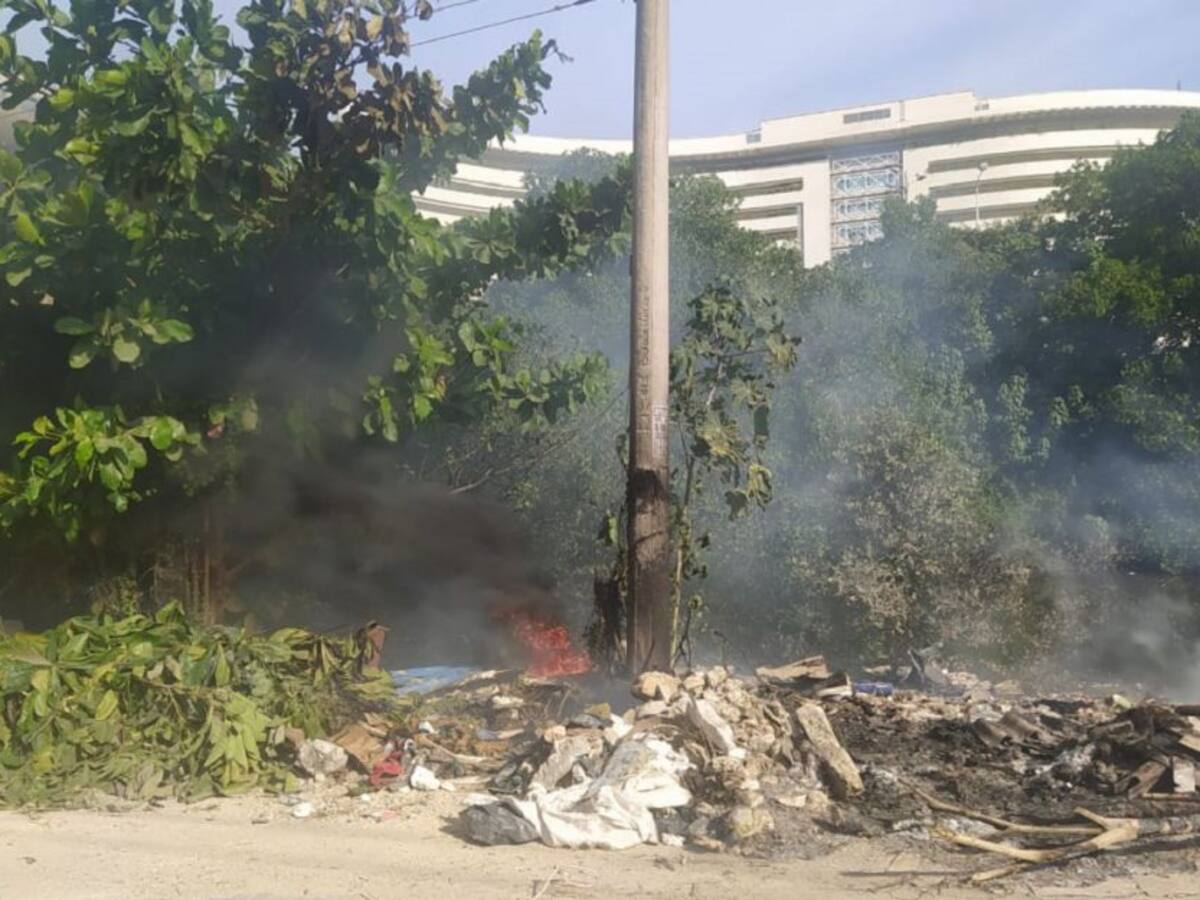 Preocupación en Canapote por quema de basuras cerca de los manglares