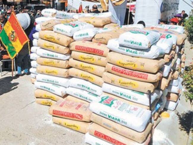 El Gobierno Bolivia se disculpa por dar harina caducada a hogares de acogida