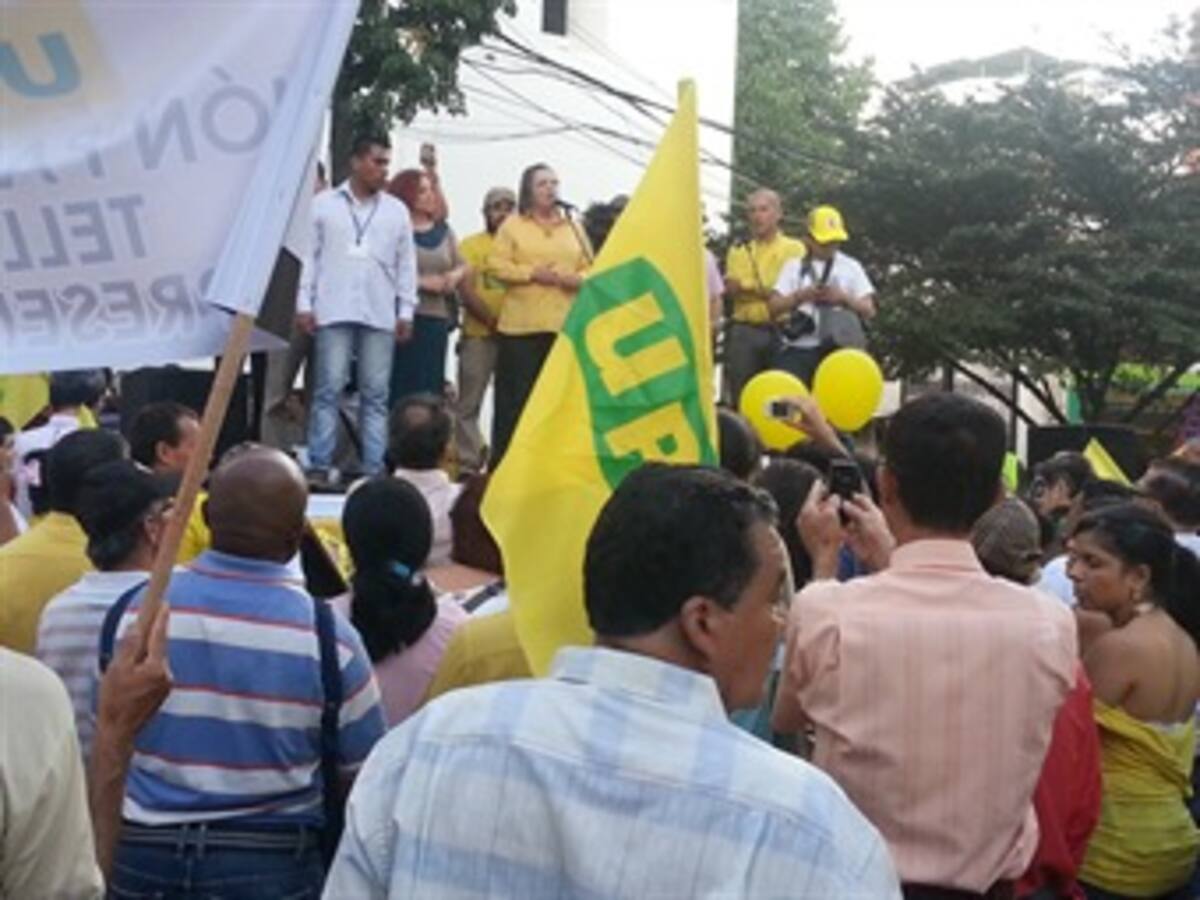 Con guerra sucia no se puede hacer la paz: Clara López