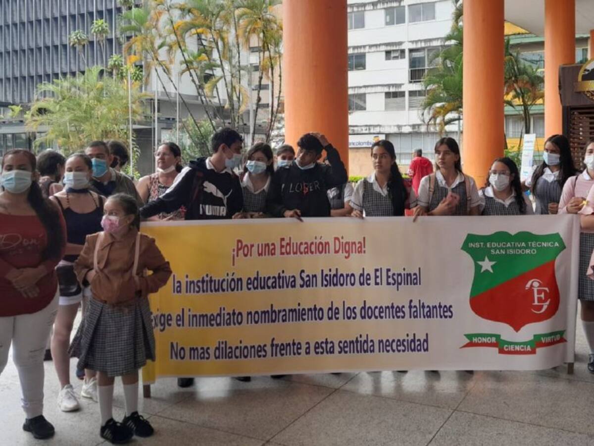 Falta de docentes genera protesta de los estudiantes en Espinal, Tolima