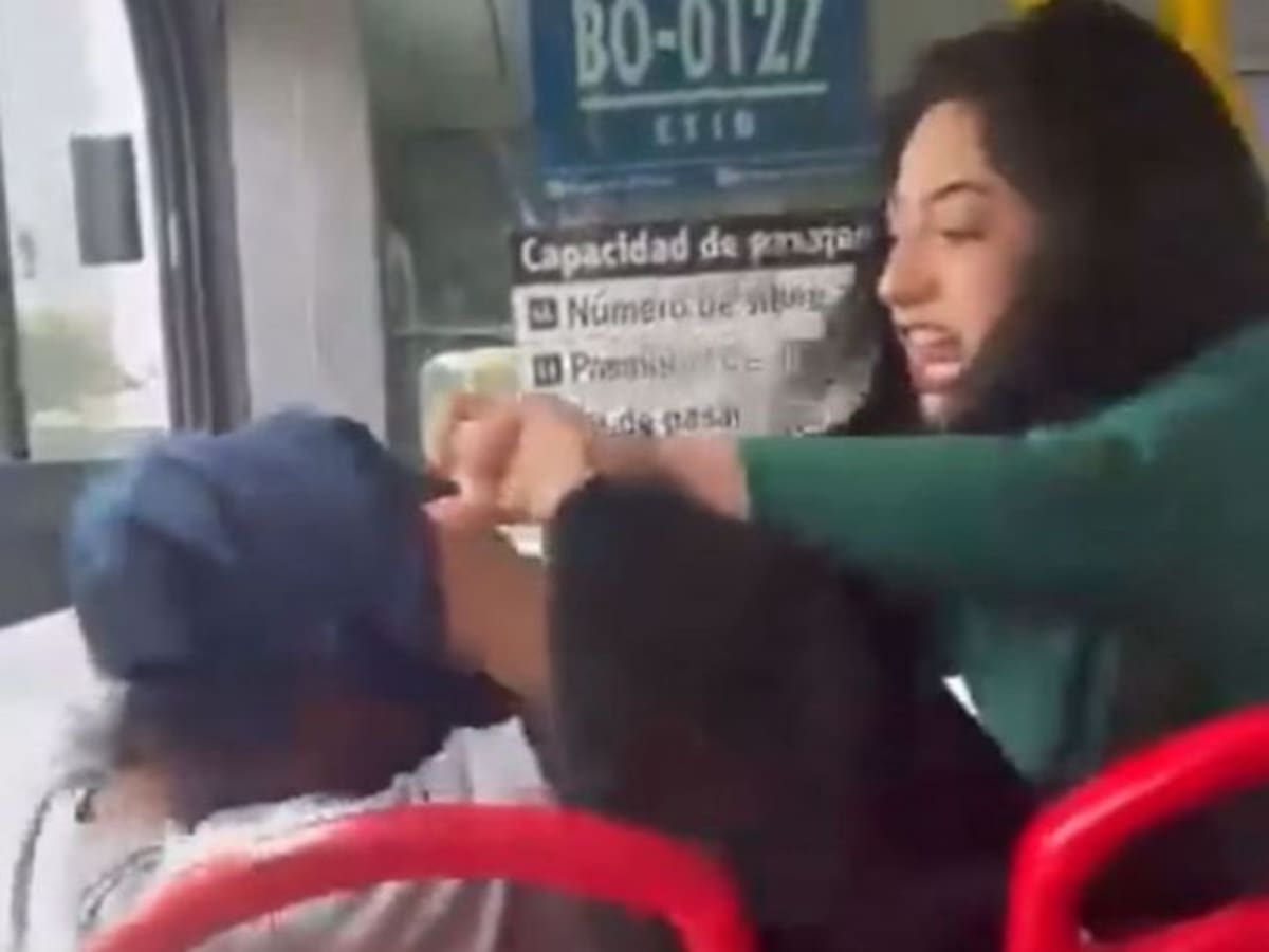 VIDEO|Mujer se defendió de joven que la habría tocado en Transmilenio