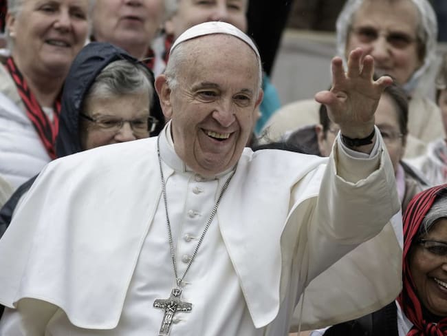 El papa da una lección de buen periodismo a los corresponsales en Italia