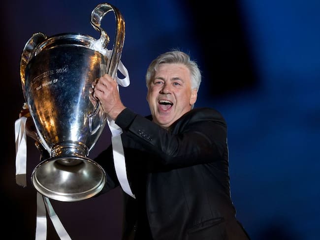 Carlo Ancelotti levantando el trofeo de la Champions League en 2014
