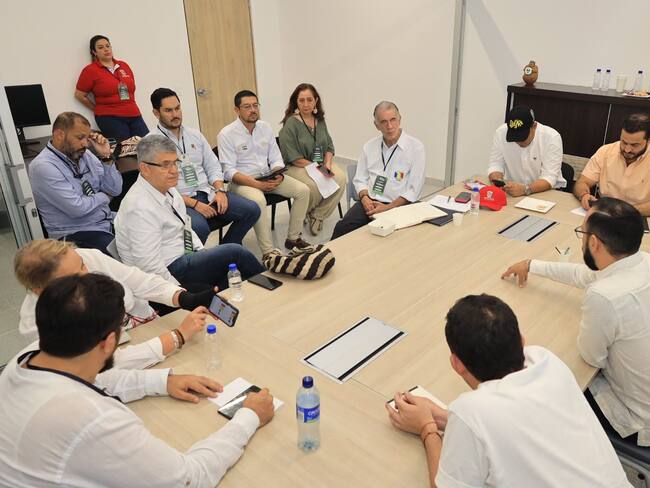 En la mesa participaron gobernadores, senadores y el ministro de Minas y Energía, Andrés Camacho