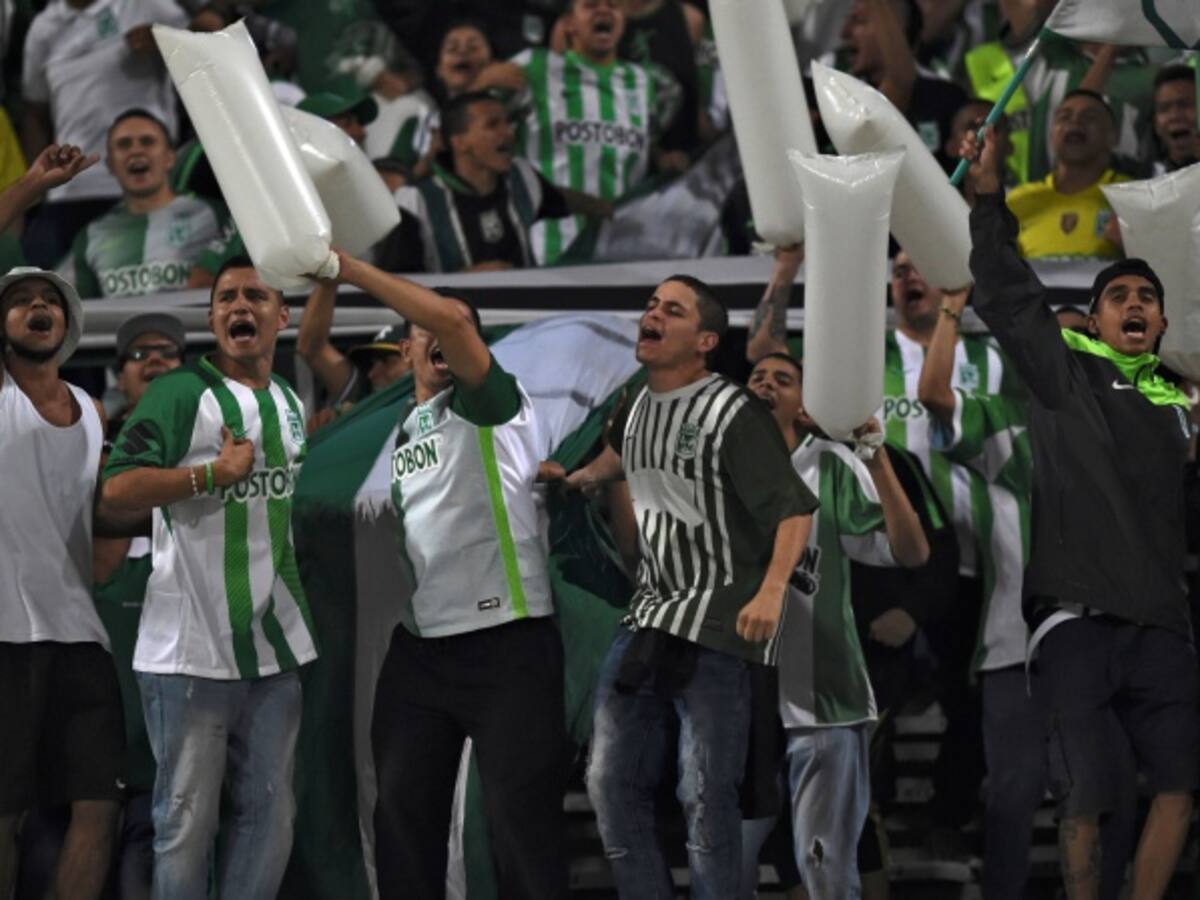 Hinchas de Nacional recibieron al equipo en su llegada a Bolivia