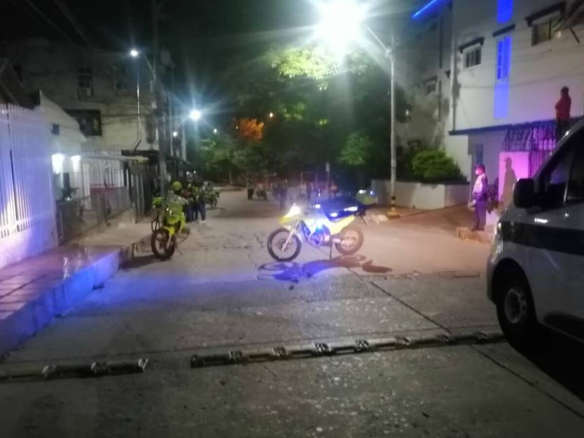 Lanzan granada contra dos policías en medio de persecución en Barranquilla