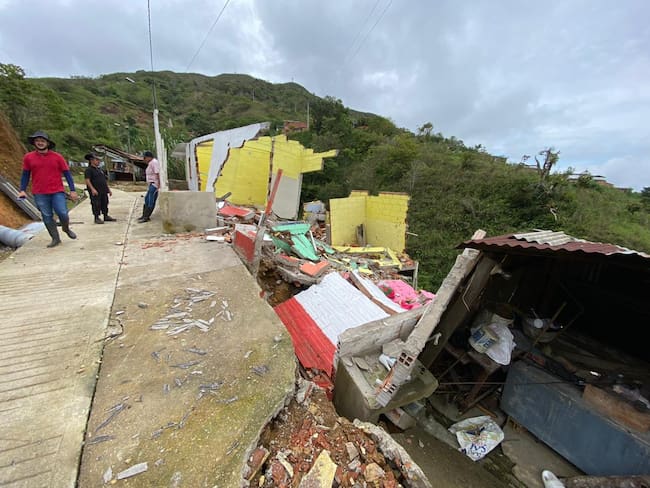Casas colapsadas por las lluvias en Yarumal- foto Bomberos