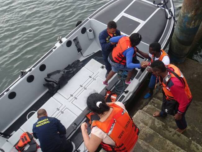 Rescatados cuatro ocupantes de embarcación varada en el pacífico vallecaucano