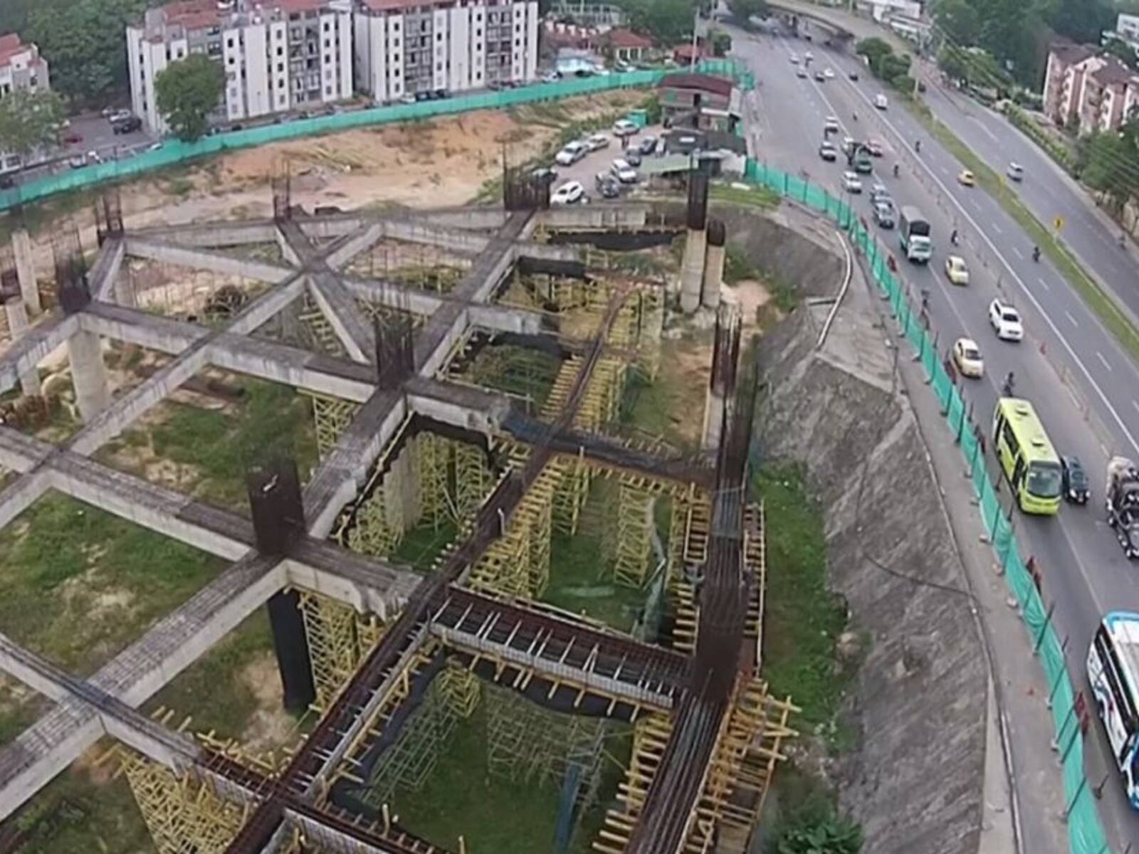 Estación de Metrolínea abandonada en Floridablanca, en el sector de Papi Quiero Piña.