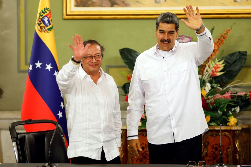 Gustavo Petro y Nicolás Maduro. (Photo by PEDRO RANCES MATTEY/AFP via Getty Images)