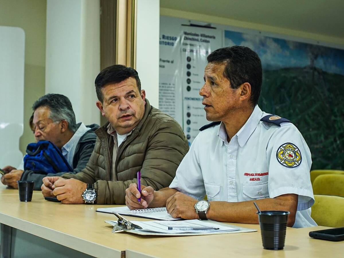Cierre vial por posible deslizamiento en la Avenida Alberto Mendoza de Manizales