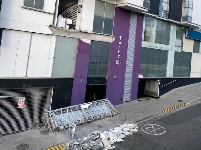 Caída de dos balcones de un edificio en pleno centro de Armenia. Foto: Cortesía ciudadanos