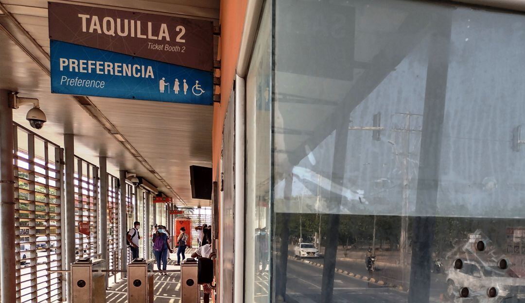 Los usuarios pueden hacerlo a través de las estaciones o por internet para las tarjetas personalizadas