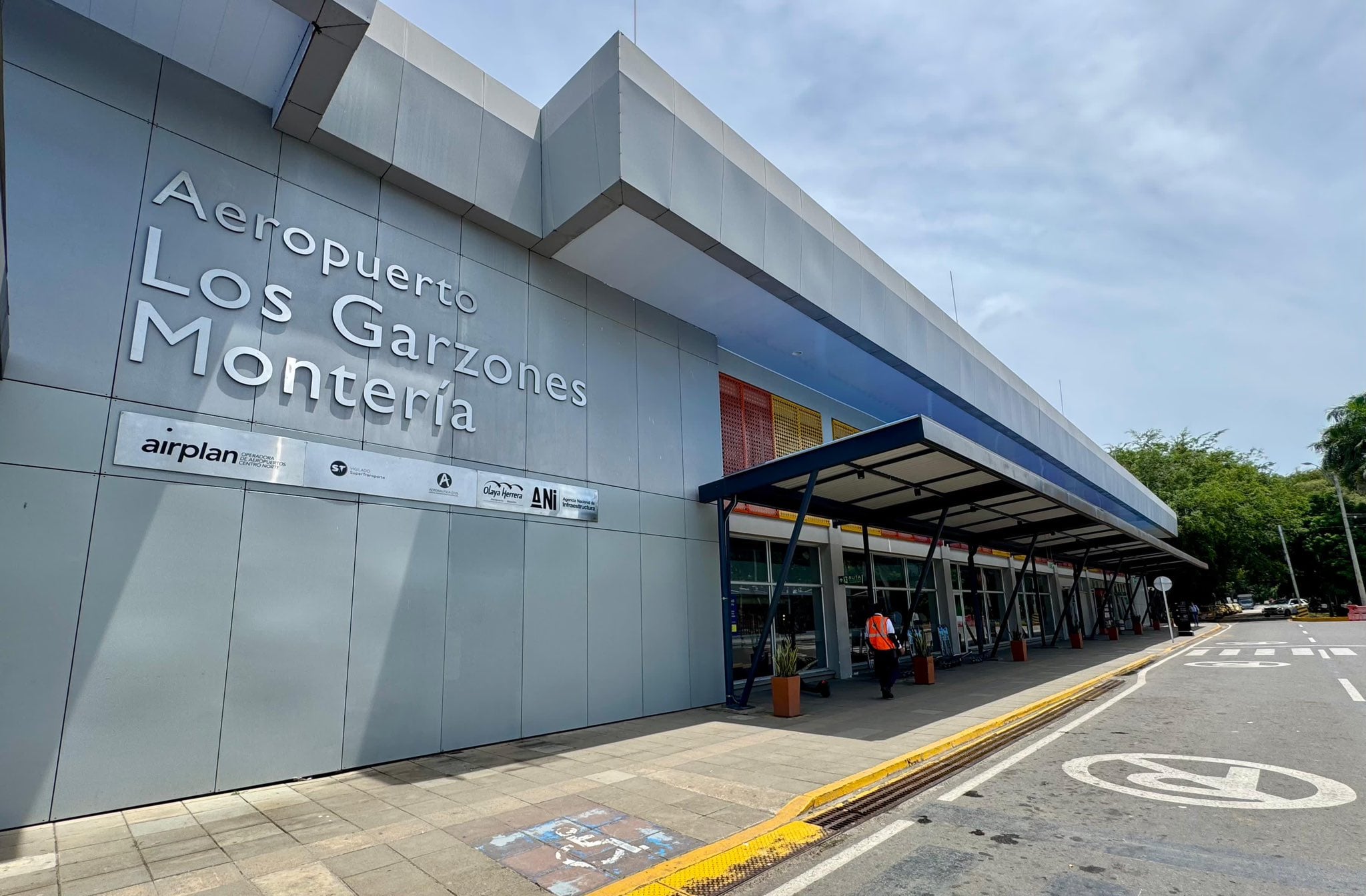 El aeropuerto Los Garzones recibió la visita del gobernador de Córdoba para conocer los avances que el Gobierno adelanta para su operación internacional. Imagen ANI Colombia