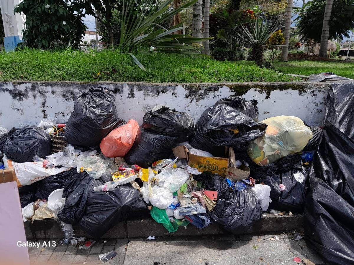 Quimbaya recibe nuevo vehículo compactador para reforzar la recolección de residuos sólidos