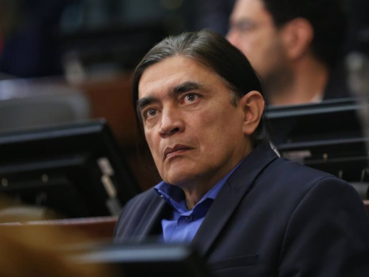 Gustavo Bolívar tendrá 48 horas para retractarse de trinos contra Uribe