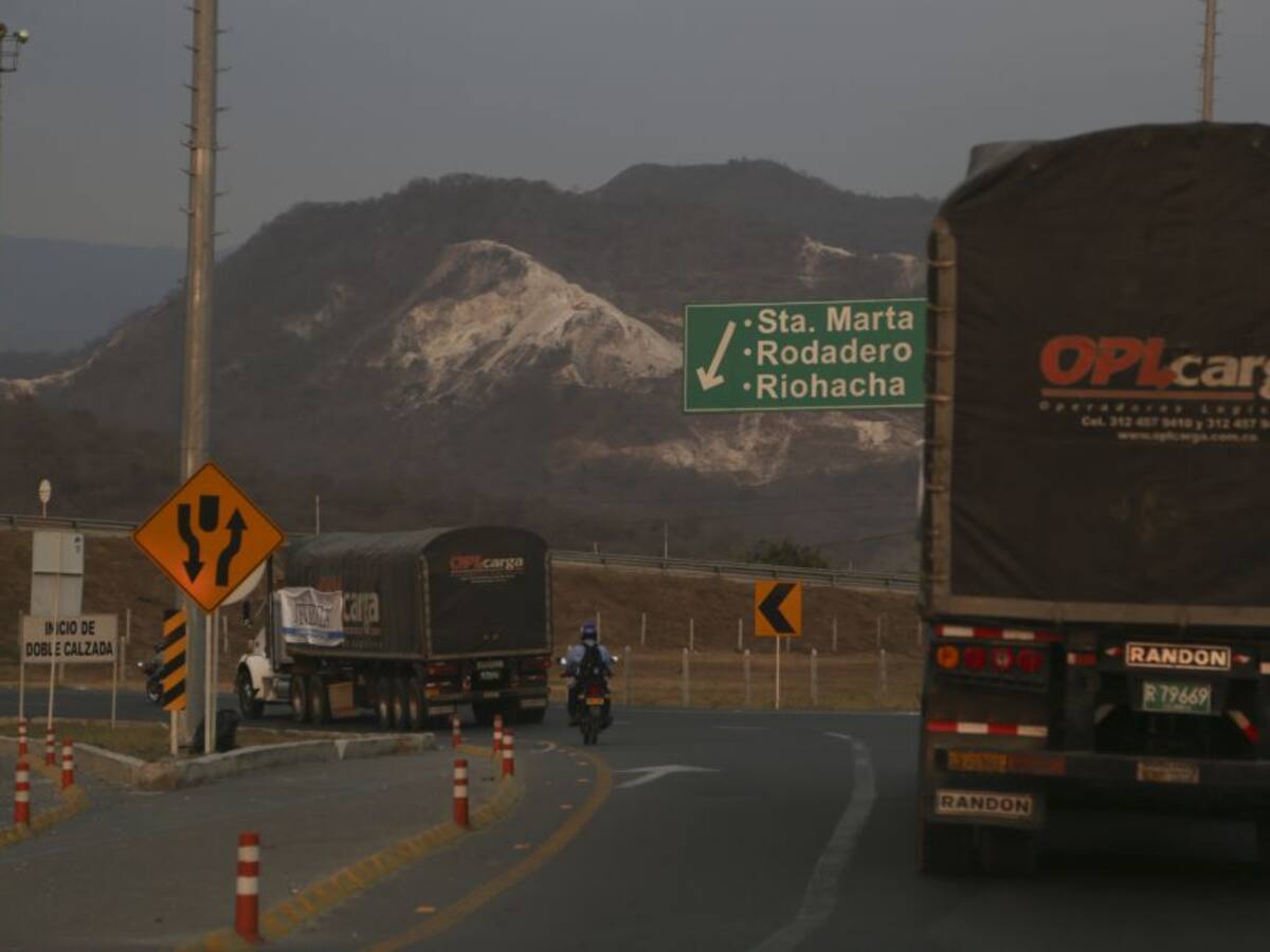 En cuidados intensivos patrullero herido en quema de camión de la Policía