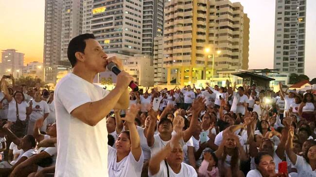 Madrugón de adoración en el Mar: liderado por la iglesia La Unción