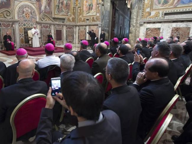 Vaticano envía a juicio a cinco personas por filtrar documentos confidenciales
