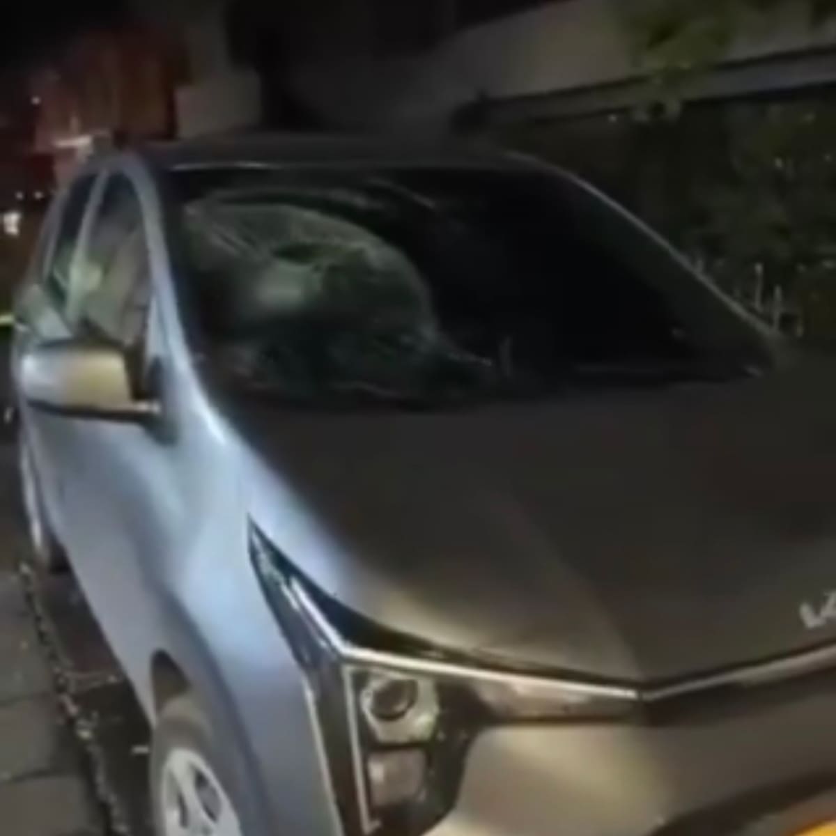 Conductor fue atacado por domiciliarios en Bogotá, tras hacerles reclamo por omitir señal de ‘pare’